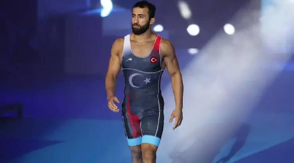Millî güreşçi Burhan Akbudak, son 16 turunda elendi