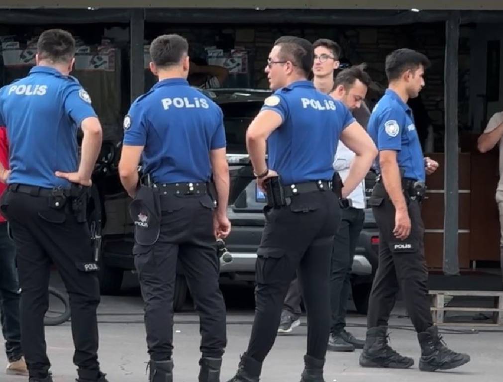 Sarıyer'de ruhsat kavgası! Polis silah doğrulttu halası siper oldu...