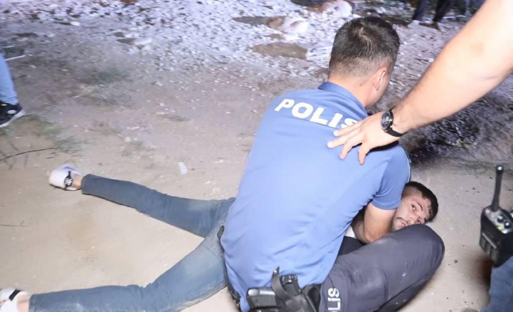 Ehliyetsiz ve alkollü sürücüden polisle kovalamaca sonrası yakalandı: “Alkollü araç kullanmaktan haber mi olur?”
