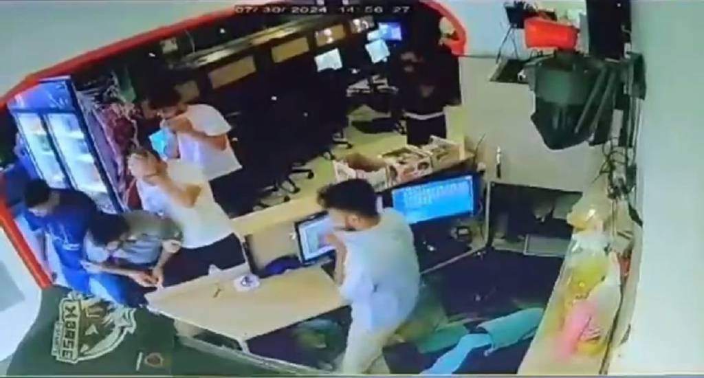 25 gün kala askerden kaçtı, internet kafede askeri oyun oynarken yakalandı 