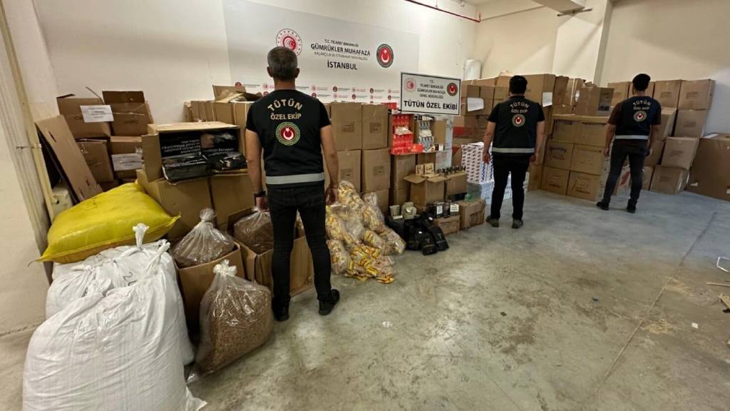 Gümrük Muhafaza Ekipleri'nden İstanbul'da kaçak tütün operasyonu