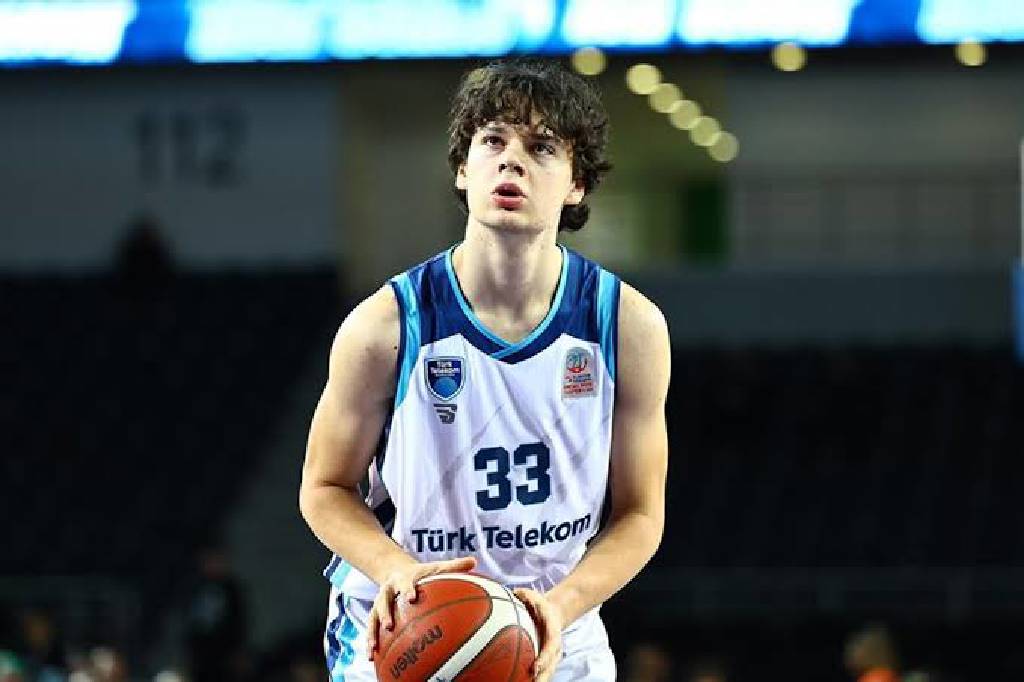 Genç Türk basketbol yıldız adayı NCAA'ye transfer oldu