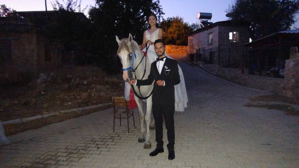Babası ölmeden önce vasiyet etmişti... Düğünde gelini görenler şaşkına döndü