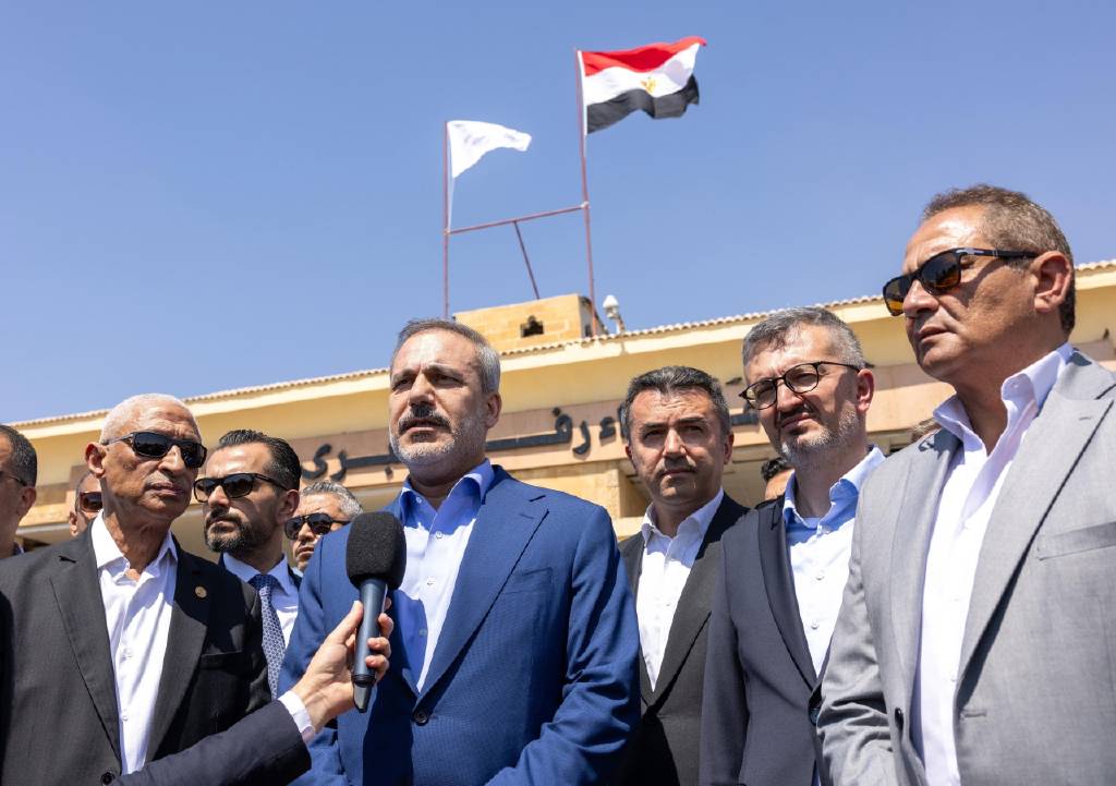 Bakan Fidan Refah Sınır Kapısı'nda: Bu katliamı durdurmazsak ortağı olacağız