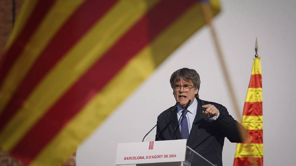 Katalonya'nın ayrılıkçı lideri Puigdemont tutuklama kararına rağmen İspanya'da