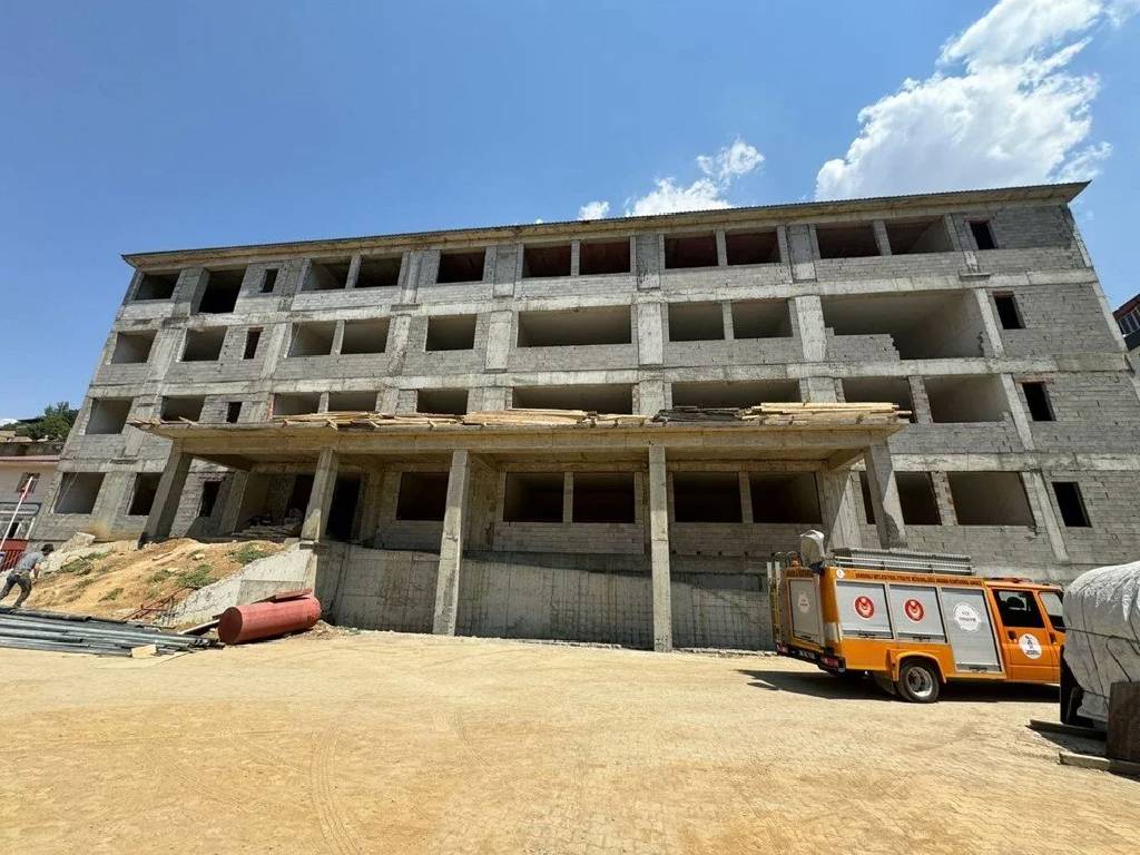 Okul inşaatında korkunç ölüm: Bekçi asansör boşluğuna düştü