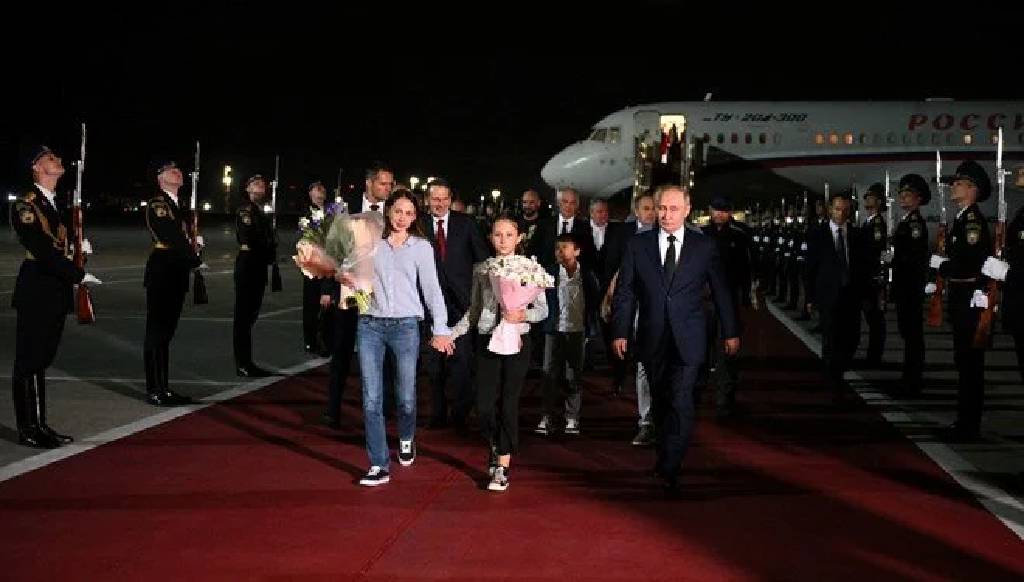 Ankara'da takas operasyonu: Putin, dönenleri havalimanında karşıladı