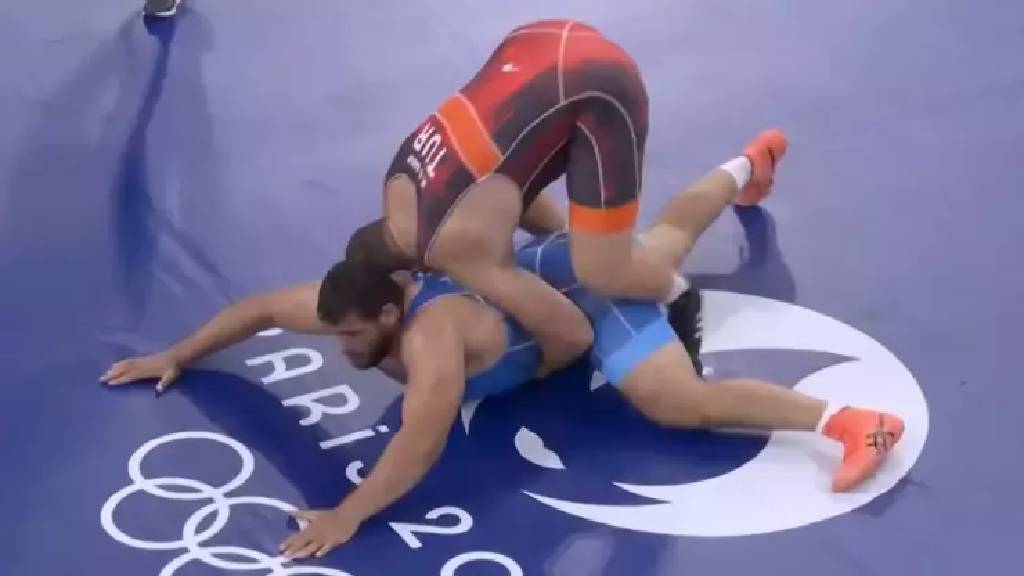 Milli güreşçi Muhammet Hamza Bakır, Paris 2024'e son 16 turunda veda etti