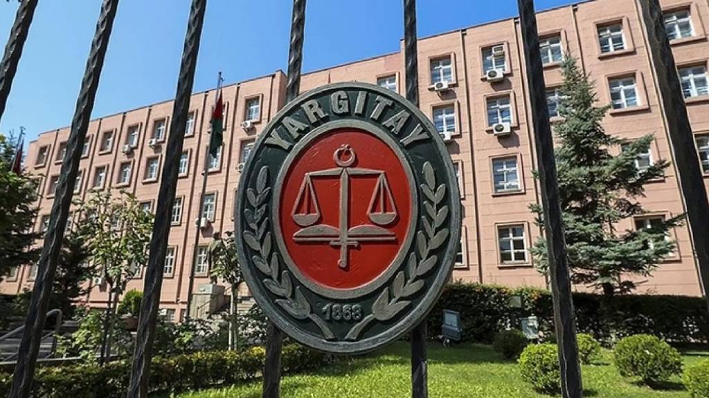 Yargıtay, yeni aldığı araçtaki kokuya çare bulamayan tüketiciyi haklı buldu, aracın değiştirilmesine hükmetti