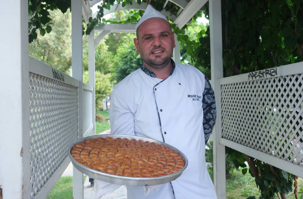 Adana'da sıradışı tat: "Kıymalı baklava"