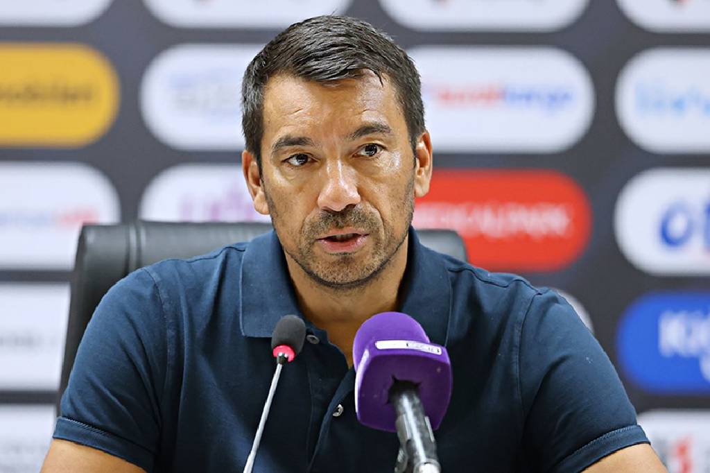 Van Bronckhorst: bu maçı tekrar izleyeceğim