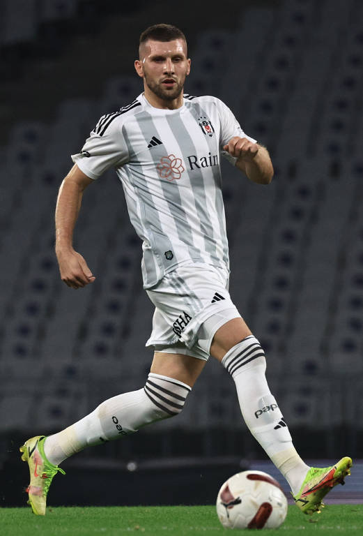 Beşiktaş Ante Rebic ile yollarını resmen ayırdı