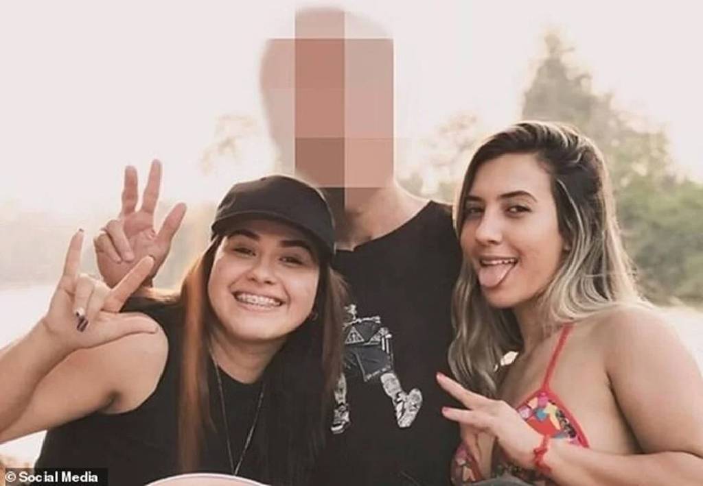 Masum poz ölüm getirdi: El işareti nedeniyle katledildiler
