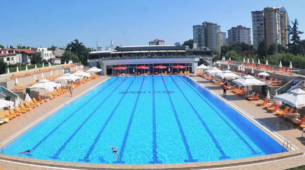 ‘Tesettürlü kadının havuza alınmadığı’ iddiası… İstanbul Valiliği soruşturma başlattı
