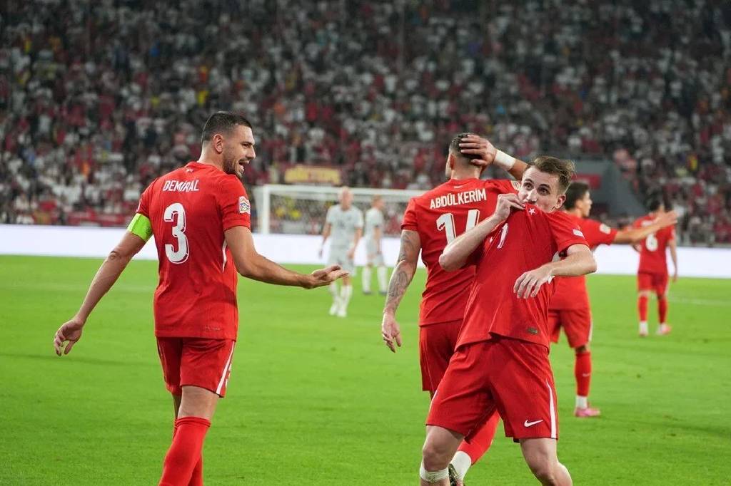 Türkiye, İzlanda'yı mağlup etti: İzmir'de Kerem Aktürkoğlu'nun gecesi