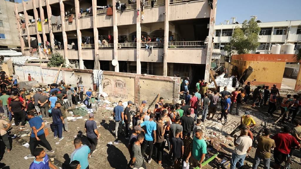 İsrail ordusu Gazze'de okulu vurdu: 15 kişi hayatını kaybetti