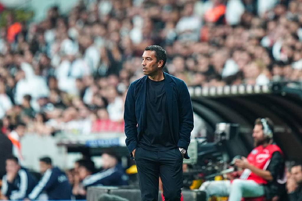 Giovanni van Bronckhorst'tan 24 yıl sonra bir ilk, tarihe geçti