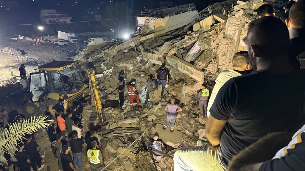 İsrail'in Lübnan'a saldırıları: 24 saatte 105 can kaybı...