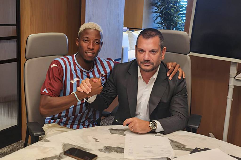 Trabzonspor Simon Banza ile resmi sözleşme imzaladı