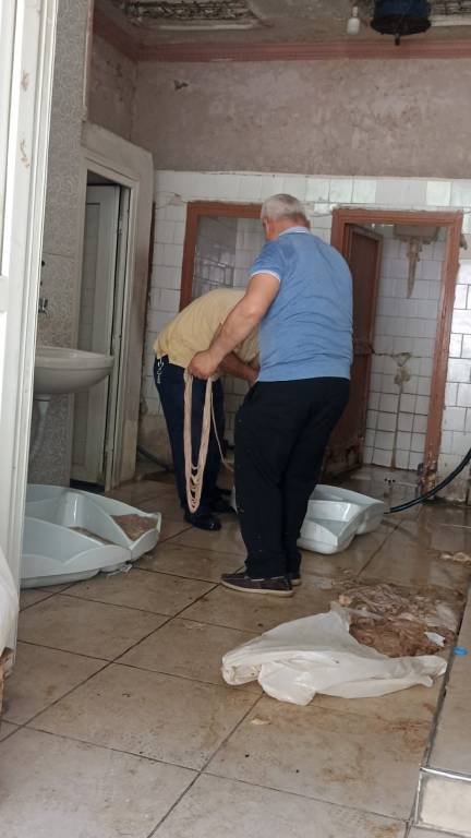 Yer: Adana… Umumi tuvalette bağırsak temizliği cezasız kalmadı