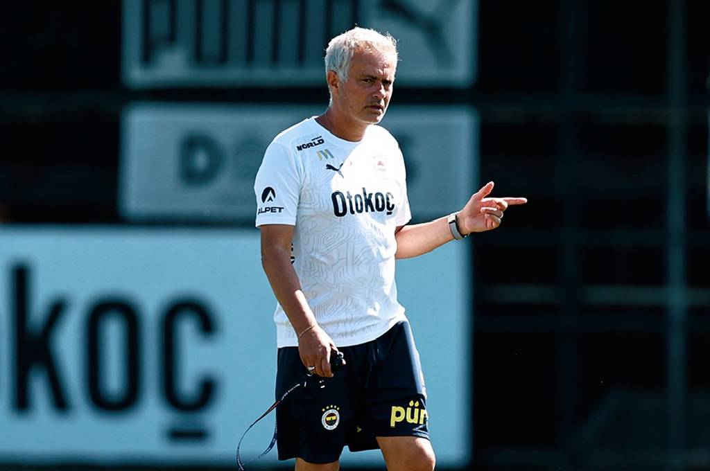 Mourinho'dan derbi öncesi oyuncularına ilk uyarı geldi