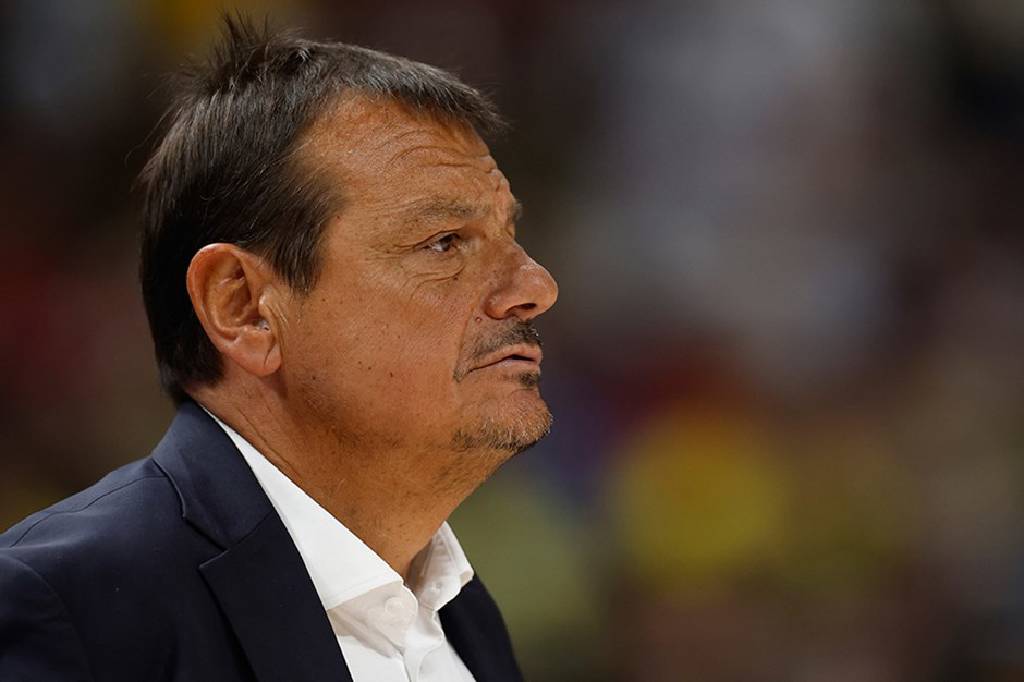 Ergin Ataman'dan ''Skandal'' pankartlara tepki