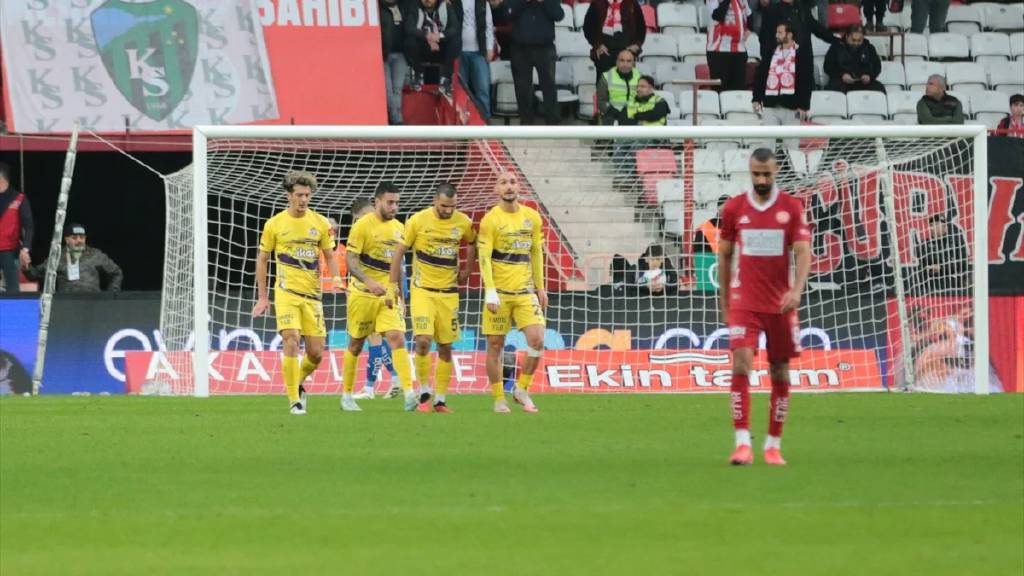 Eyüpspor, Antalyaspor'u 4-1’lik skorla mağlup etti