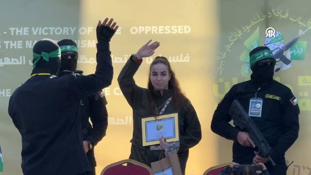 Hamas lideri Yahya Sinvar'ın evinin önünde başladı! Hamas ile İsrail arasındaki 3. esir takası...