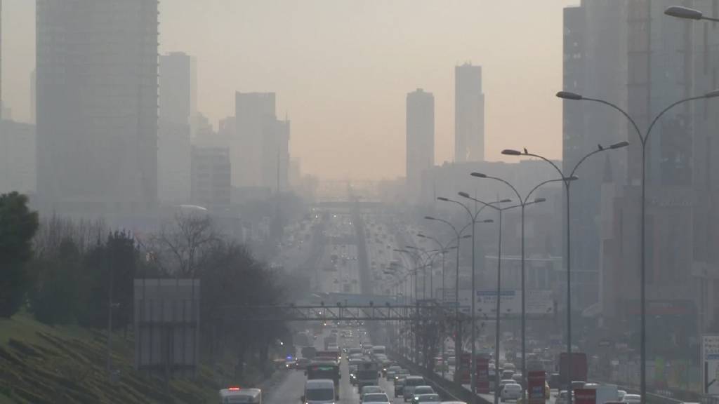 İstanbul'da hava kirliliği! Sis ve pus görüş mesafesini düşürdü