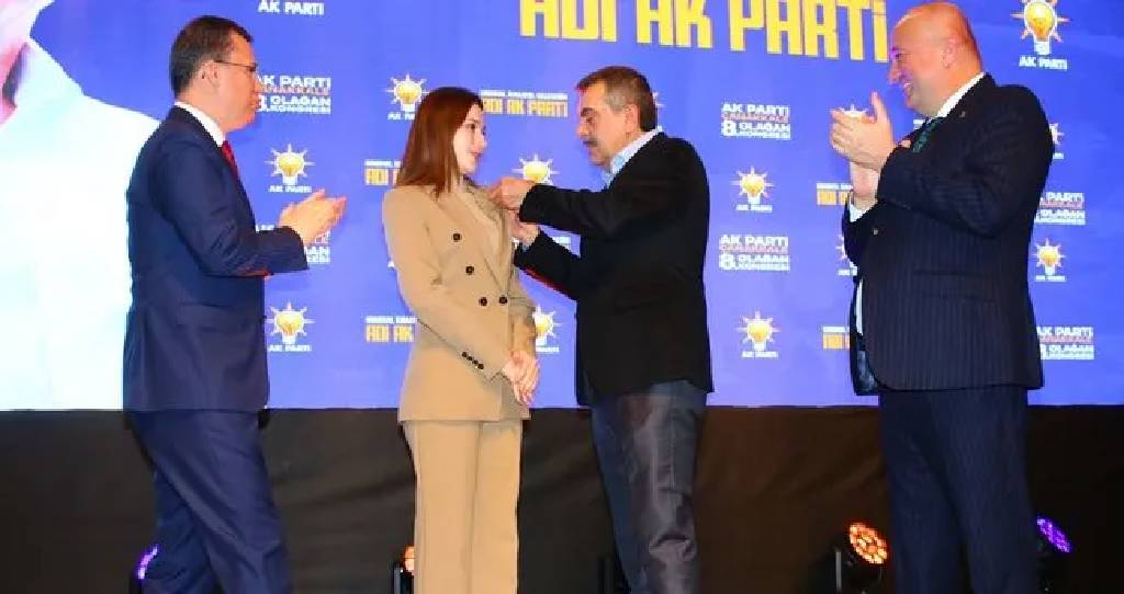 Türkiye'nin en genç belediye başkanı Zeynep Çelik, AK Parti'ye katıldı...