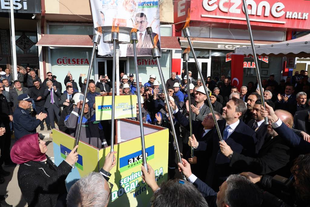 Bakan duyurdu! 2028 yılında tüm hanelere yerli gaz verilecek…