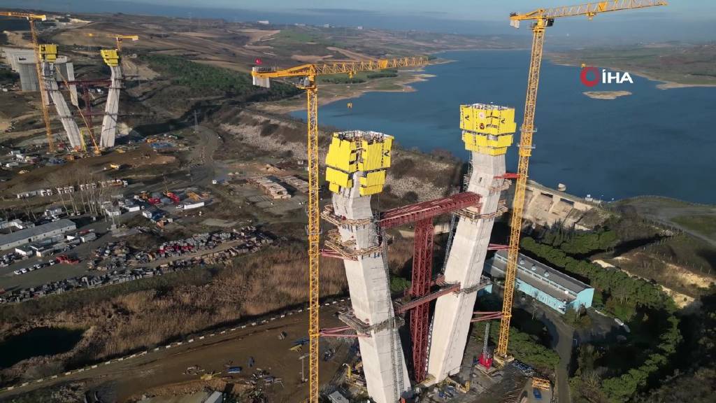 Kanal İstanbul’un ilk köprüsü… Ayaklar, yol seviyesinin üzerine çıktı…