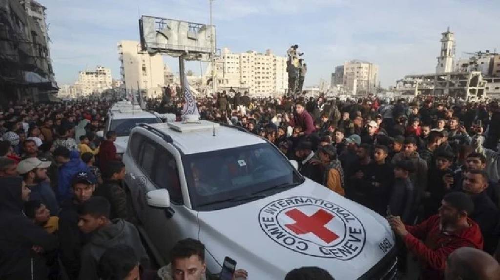 Hamas, İsrailli 4 rehineyi serbest bıraktı...