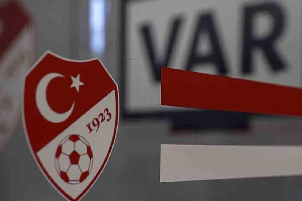 Süper Lig’in 20. haftasında bugün oynanacak maçlar için alınan yeni karar doğrultusunda, tüm karşılaşmalarda yabancı VAR hakemleri görev yapacak