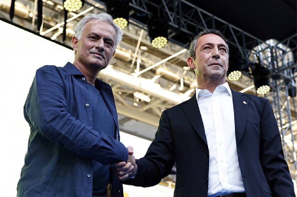 Jose Mourinho, sarı-lacivertli yönetime sunduğu raporla 3 genç futbolcunun transfer edilmesini istedi