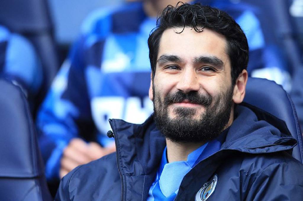 Galatasaray’ın deneyimli futbolcuya yaz transfer döneminde resmi teklif yapmaya hazırlandığı ifade edildi