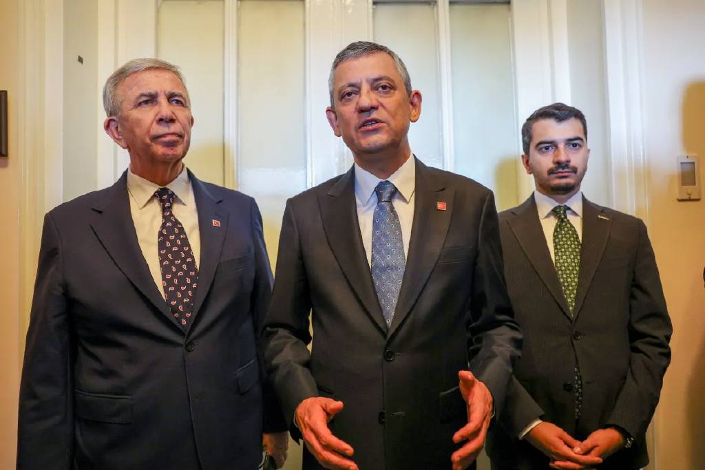 Mansur Yavaş, Özgür Özel'i ziyaret etti