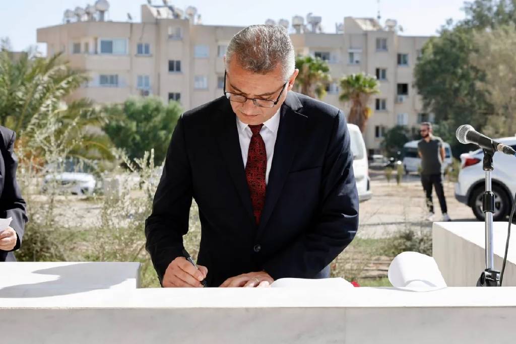 Tufan Erhürman ant içti, ilk konuşmasında Türkiye'den bahsetti