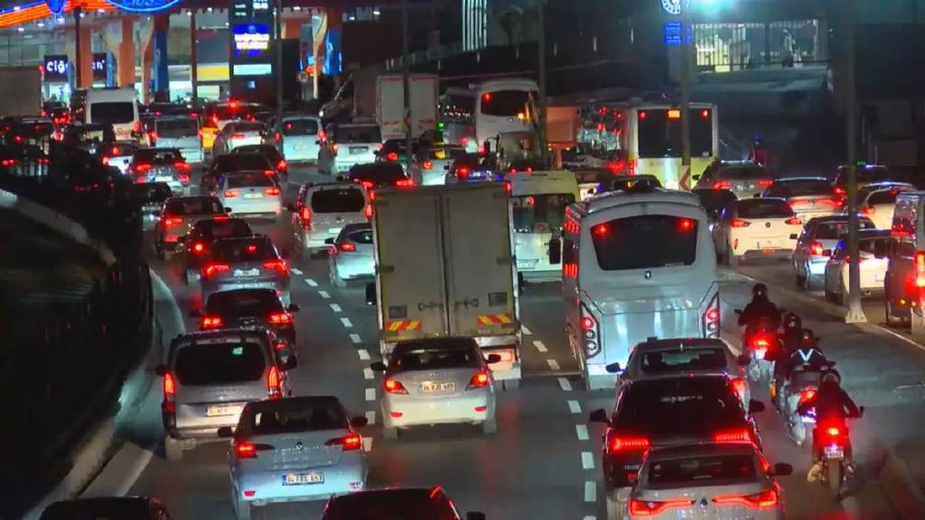 İstanbul'da hayat yine durma noktasına geldi