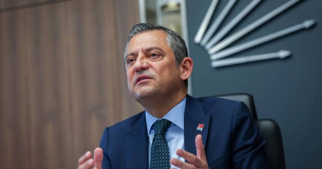 Özgür Özel'den İngiliz Başbakan Starmer'e sert eleştiriler