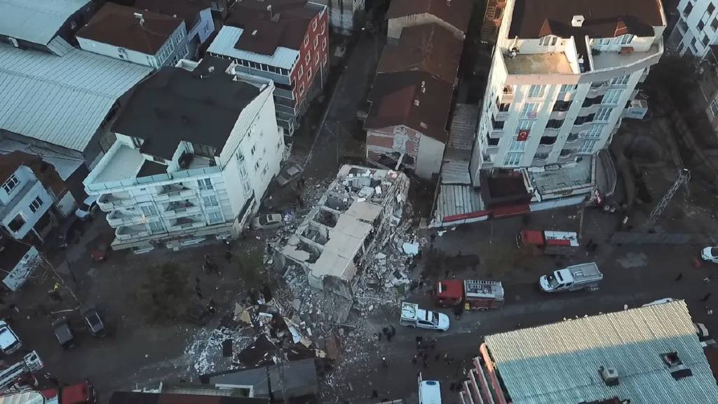 Gebze'de çöken binanın kaydığı ortaya çıktı