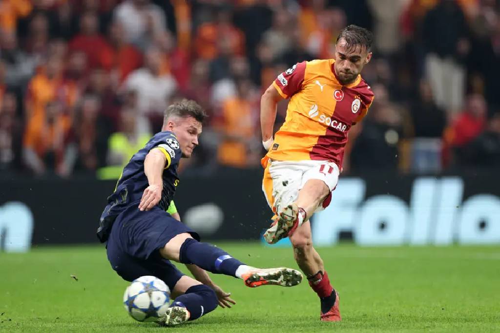 Galatasaray'da Ajax kafilesi: Yunus Akgün kadroda yok