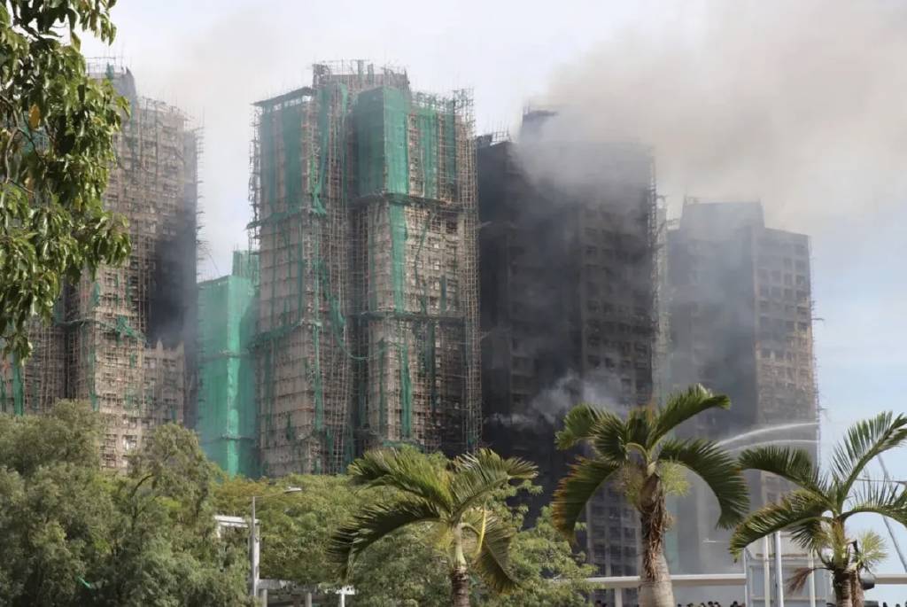 Hong Kong'da yaşanan faciasının bilançosu: 128 kişi hayatını kaybetti