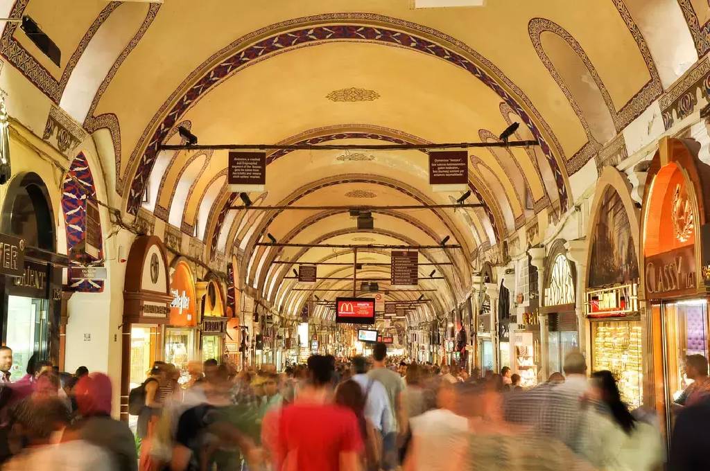 Kapalıçarşı'da büyük operasyon: 76 kişi gözaltına alındı