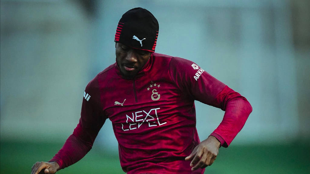 Osimhen, derbi öncesi antrenmanlara döndü