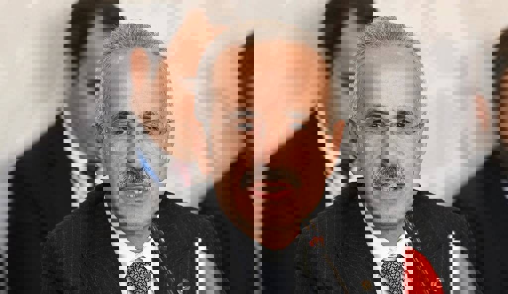 "Karadeniz'deki patlamalar mayın, füze ya da drone olabilir"