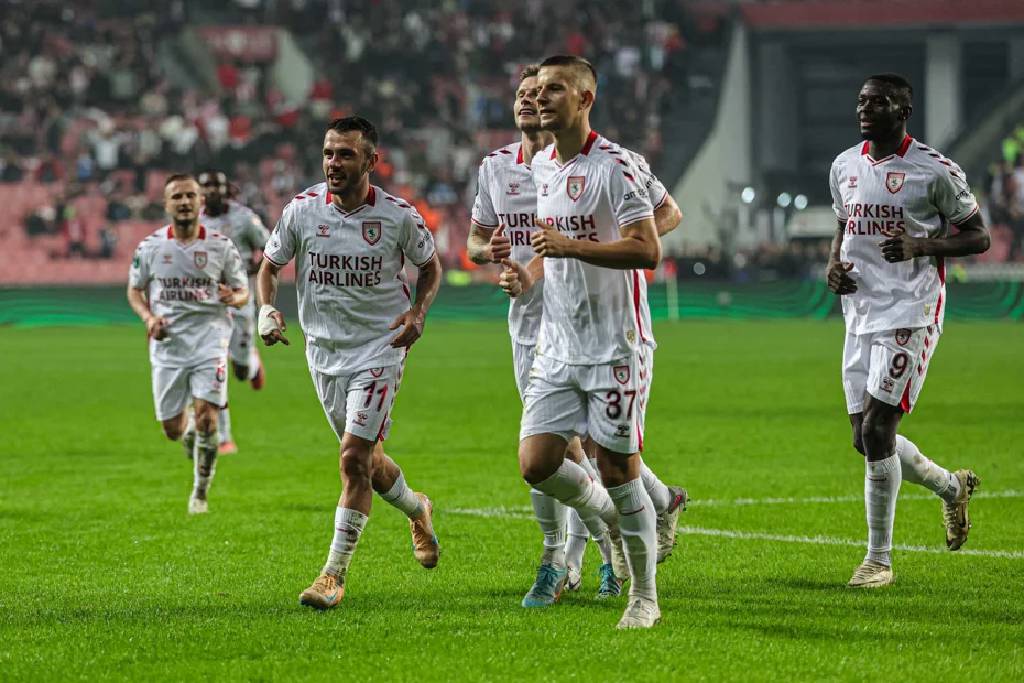 Samsunspor'dan zirve: UEFA Konferans Ligi'nde zirvede