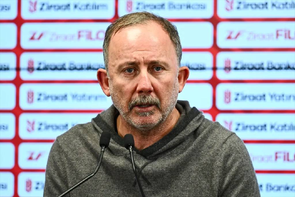 Sergen Yalçın'dan galibiyet sonrası hakeme sert eleştiri