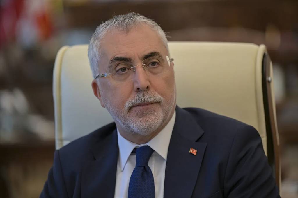 Bakan Işıkhan, TÜRK-İŞ Genel Başkanı Ergün Atalay’ı ziyaret etti