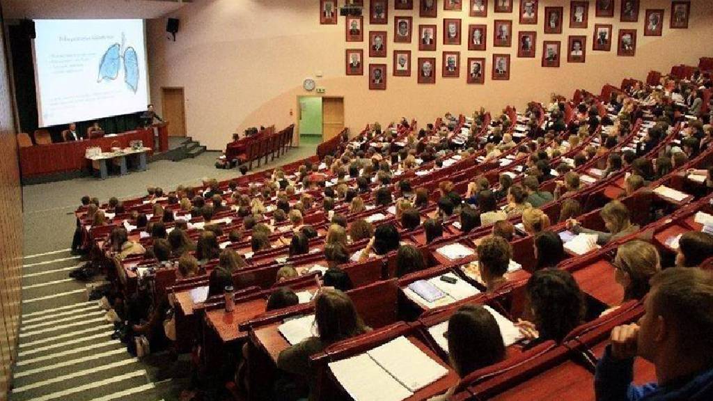 Üniversiteleri 4 yerine 3 yılda bitirecek yeni düzenleme yolda